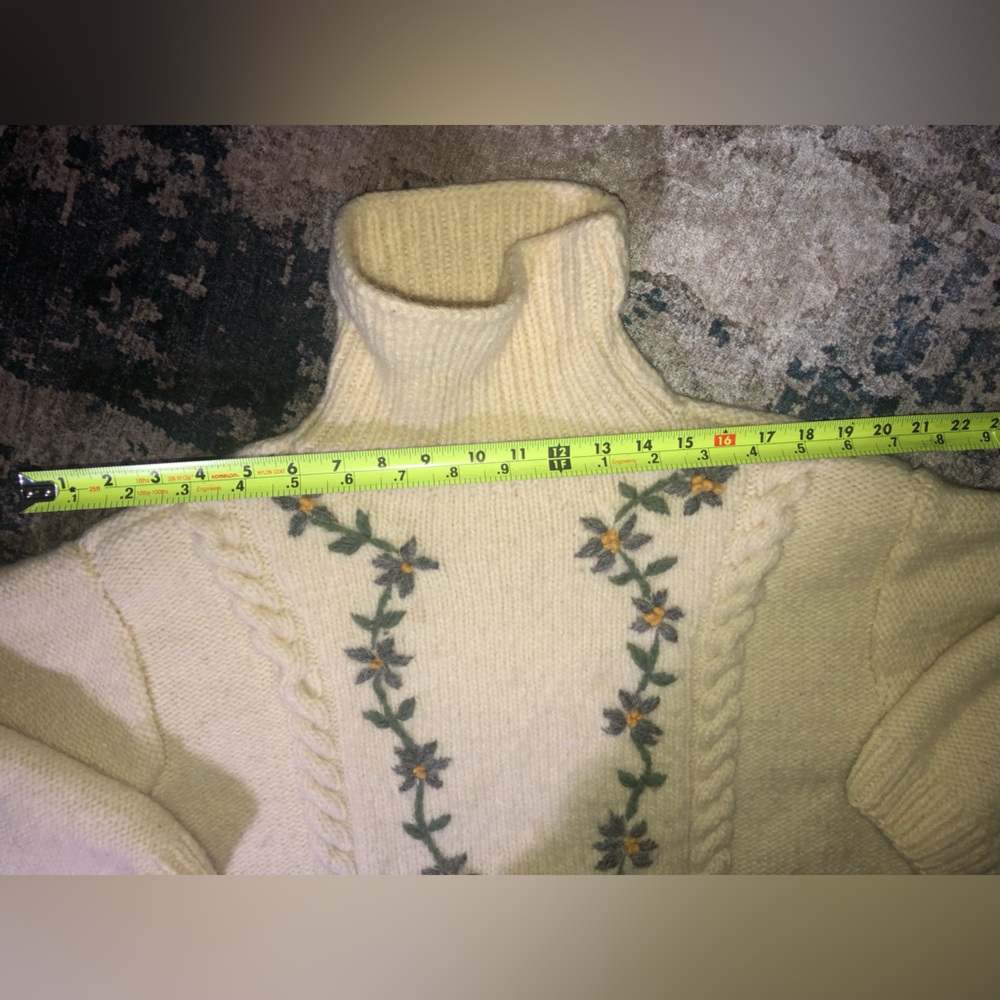 Vintage Hand-knit Cable Knit Floral Embroidery Wool Sweater womens M/L - Picture 7 of 16